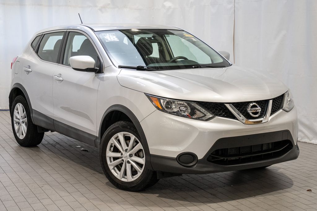 2018 Nissan Rogue Sport S's photo