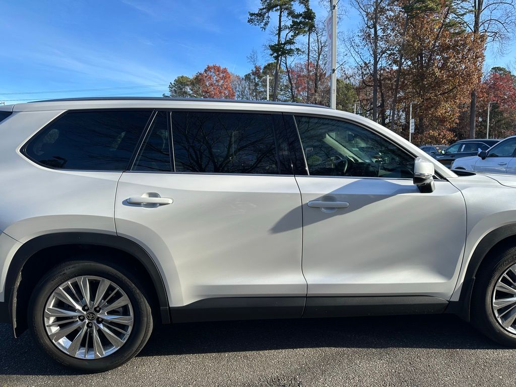 2024 Toyota Grand Highlander Platinum photo 3