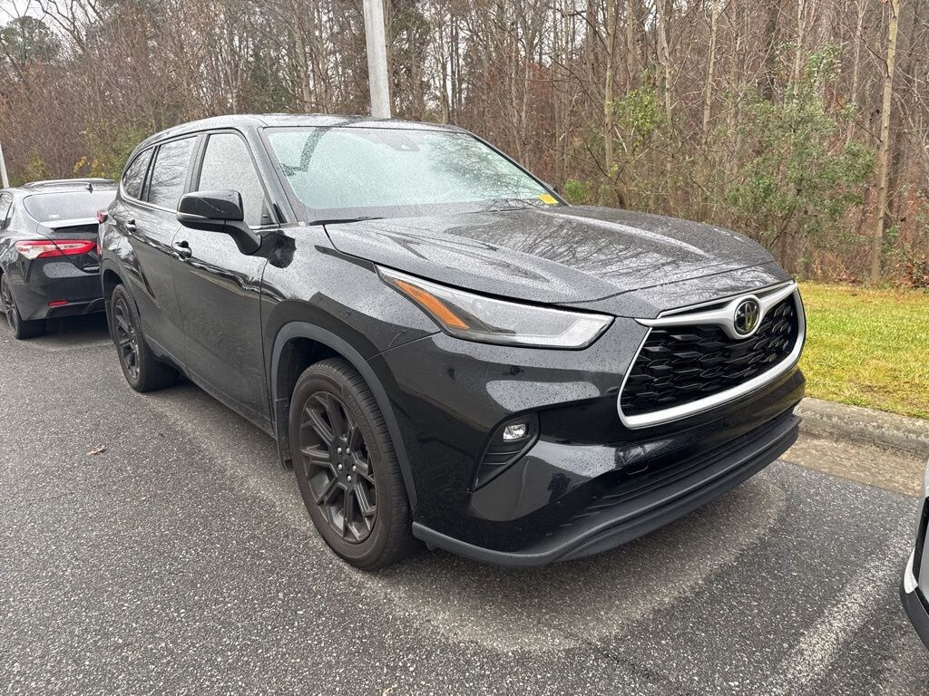 Used 2023 Toyota Highlander LE SUV