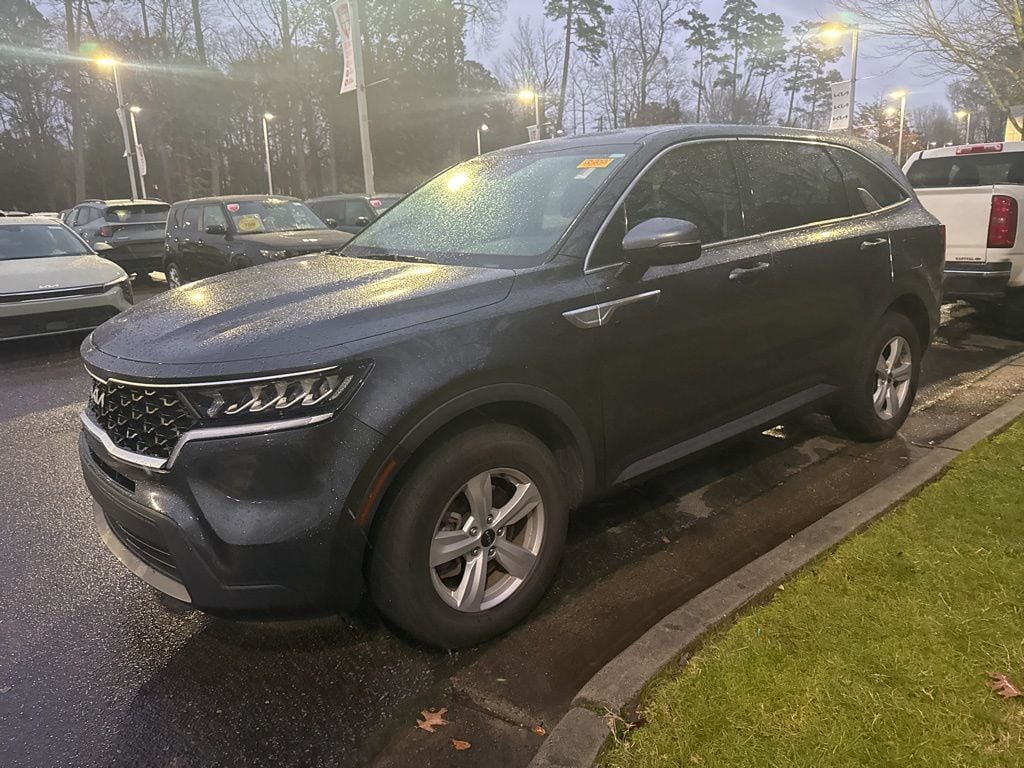 2023 Kia Sorento LX's photo