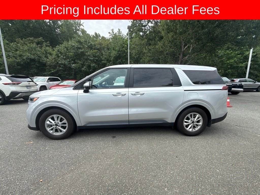 Used 2022 Kia Carnival LX Minivan/Van