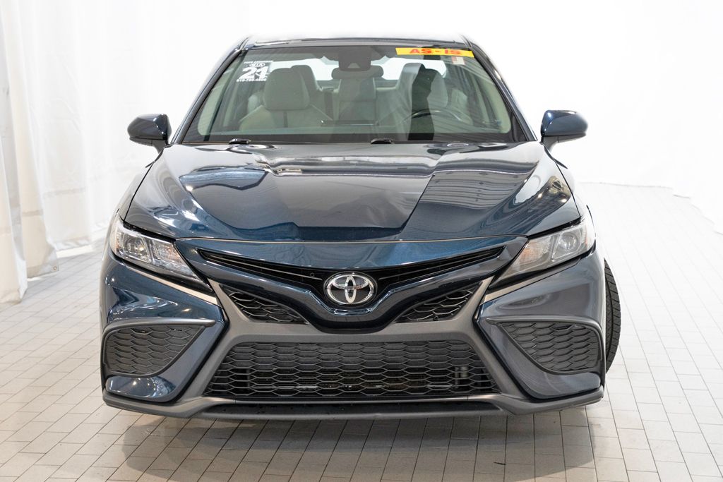 2021 Toyota Camry SE photo 3