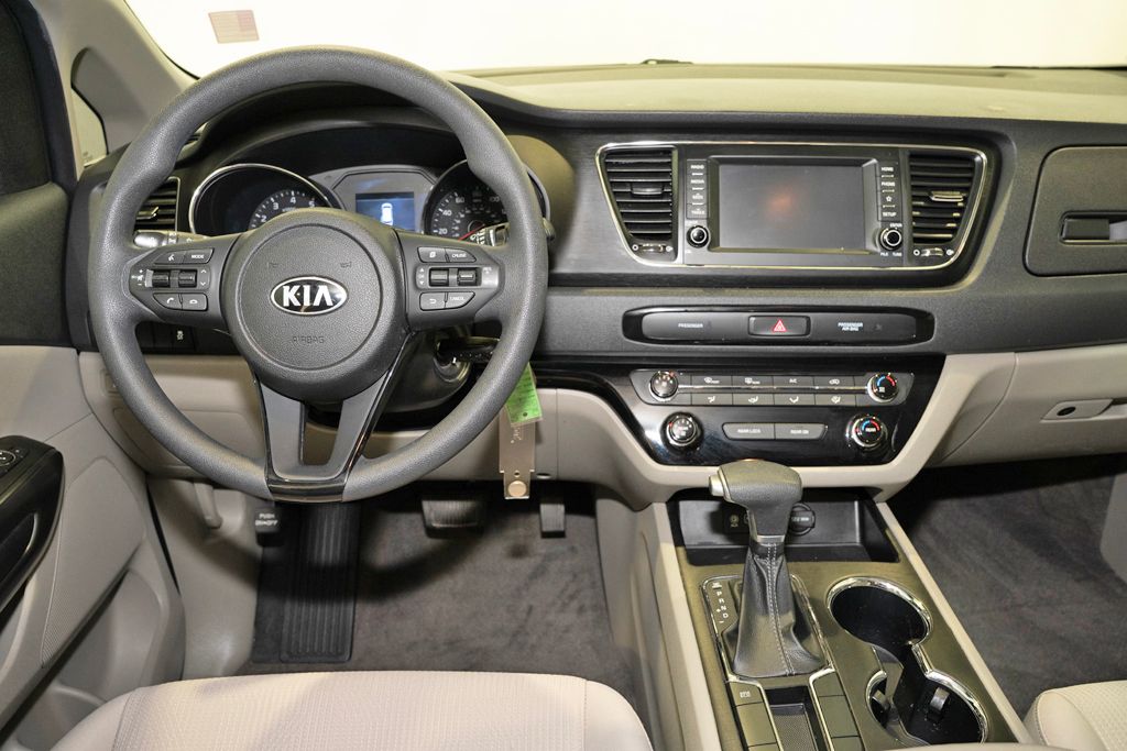 2021 Kia Sedona LX photo 3