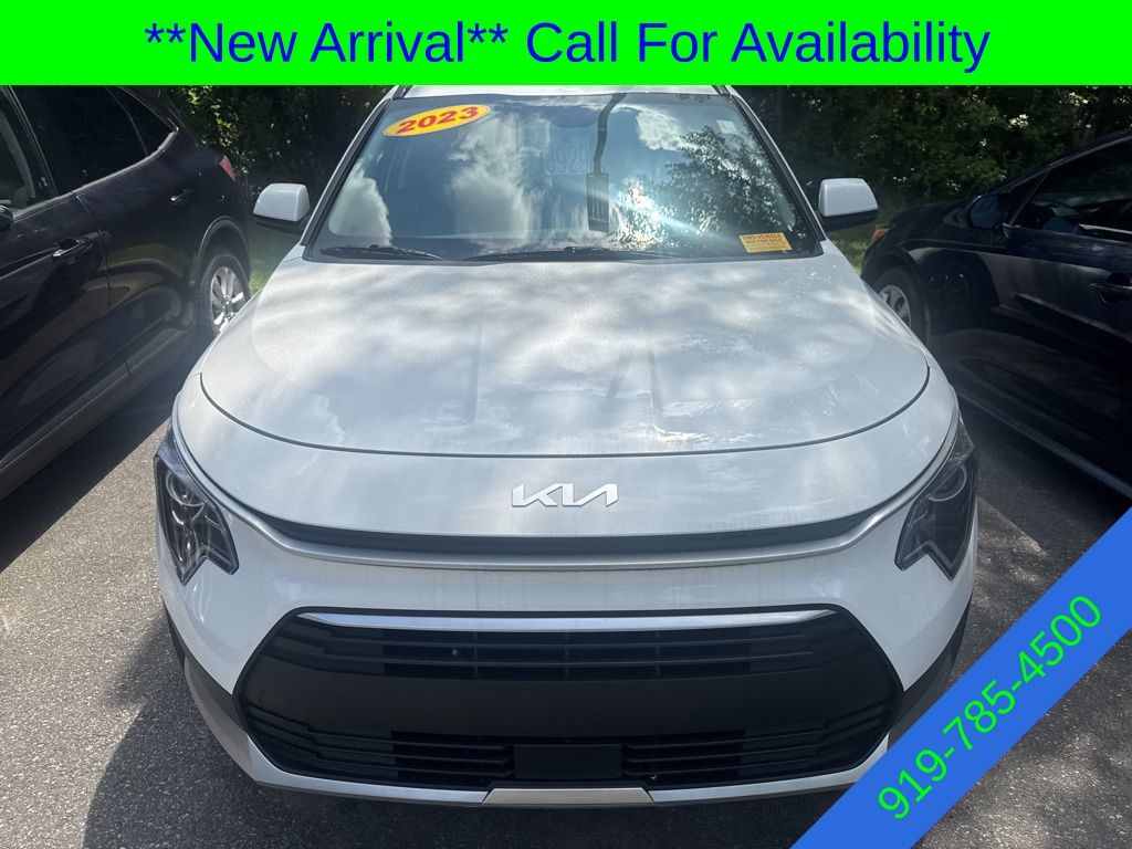 2023 Kia Niro EX photo 2