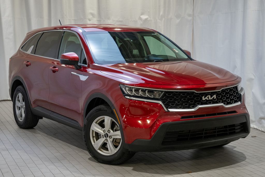 2022 Kia Sorento LX's photo