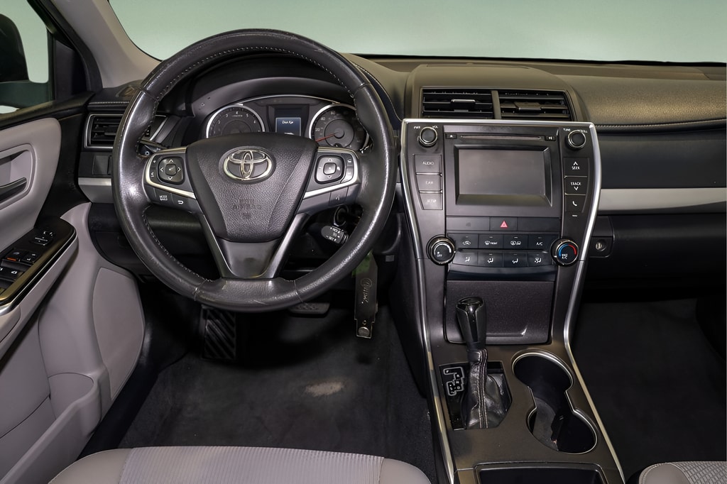 Used 2016 Toyota Camry SE Sedan