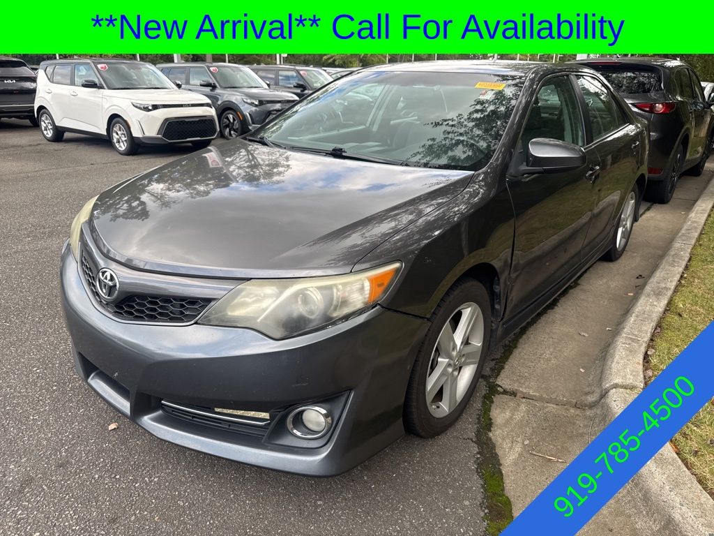 2013 Toyota Camry SE photo 3