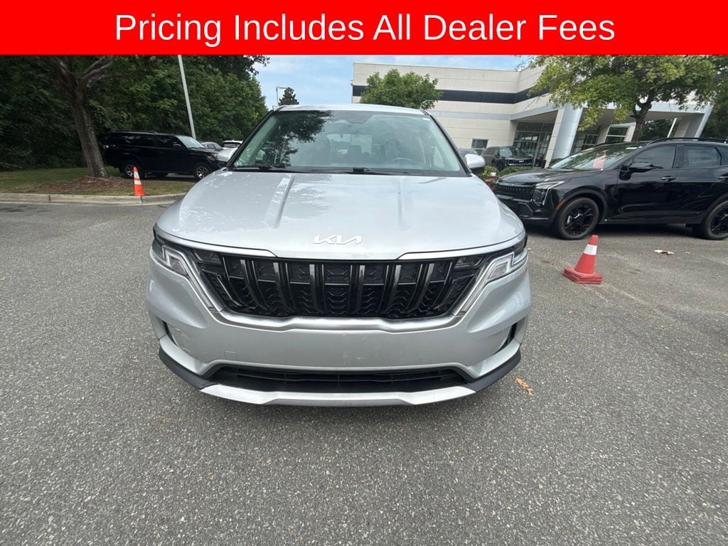 Used 2022 Kia Carnival LX Minivan/Van
