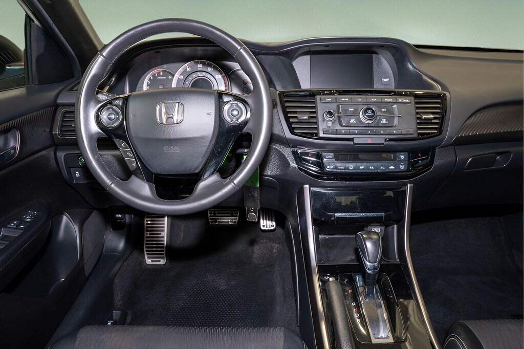 2017 Honda Accord Sport photo 2
