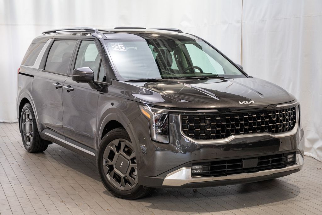 2025 Kia Carnival SX's photo