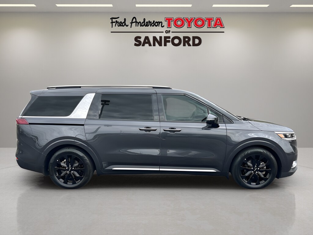 2024 Kia Carnival SX Prestige photo 2