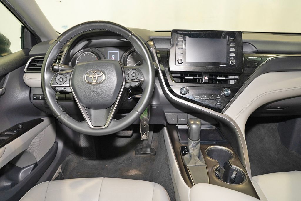 2021 Toyota Camry SE photo 2