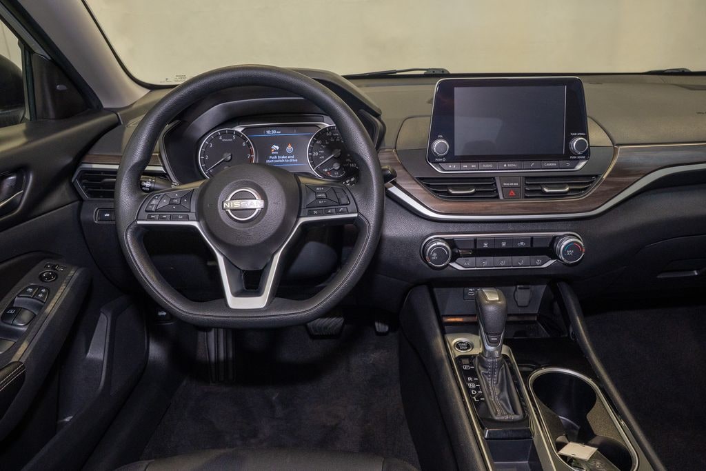 Used 2024 Nissan Altima 2.5 SV Sedan