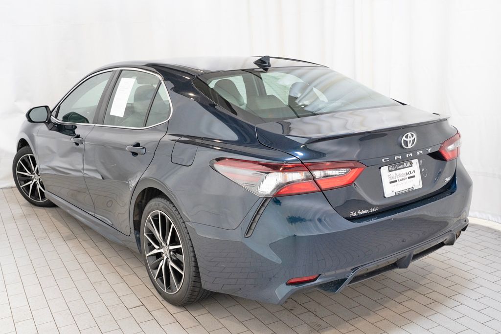 2021 Toyota Camry SE photo 4