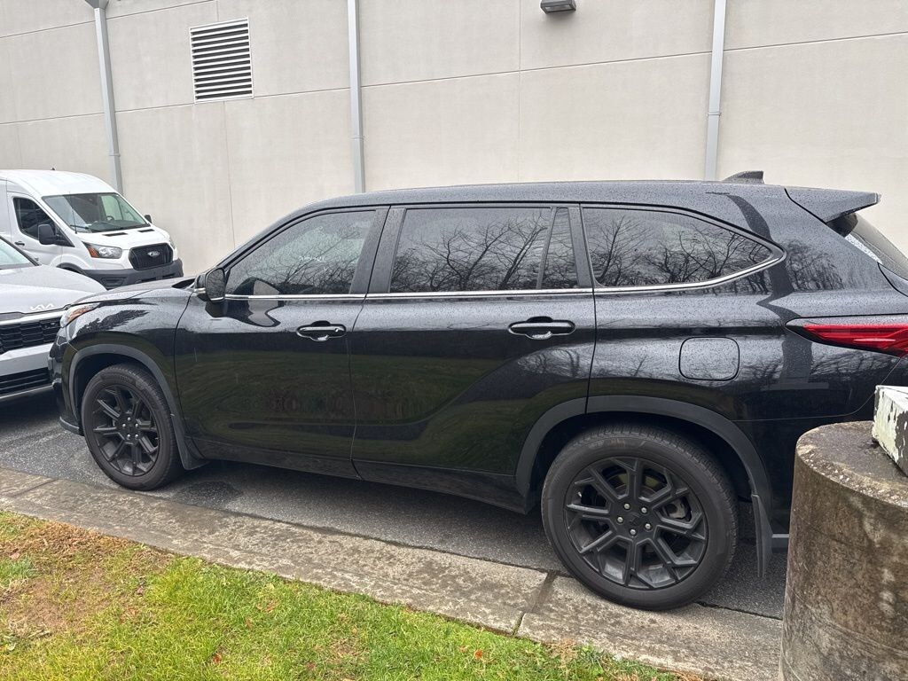 Used 2023 Toyota Highlander LE SUV