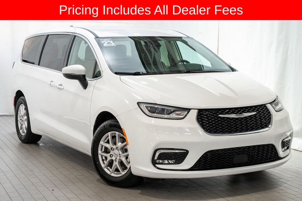 Used 2023 Chrysler Pacifica Touring L Minivan/Van