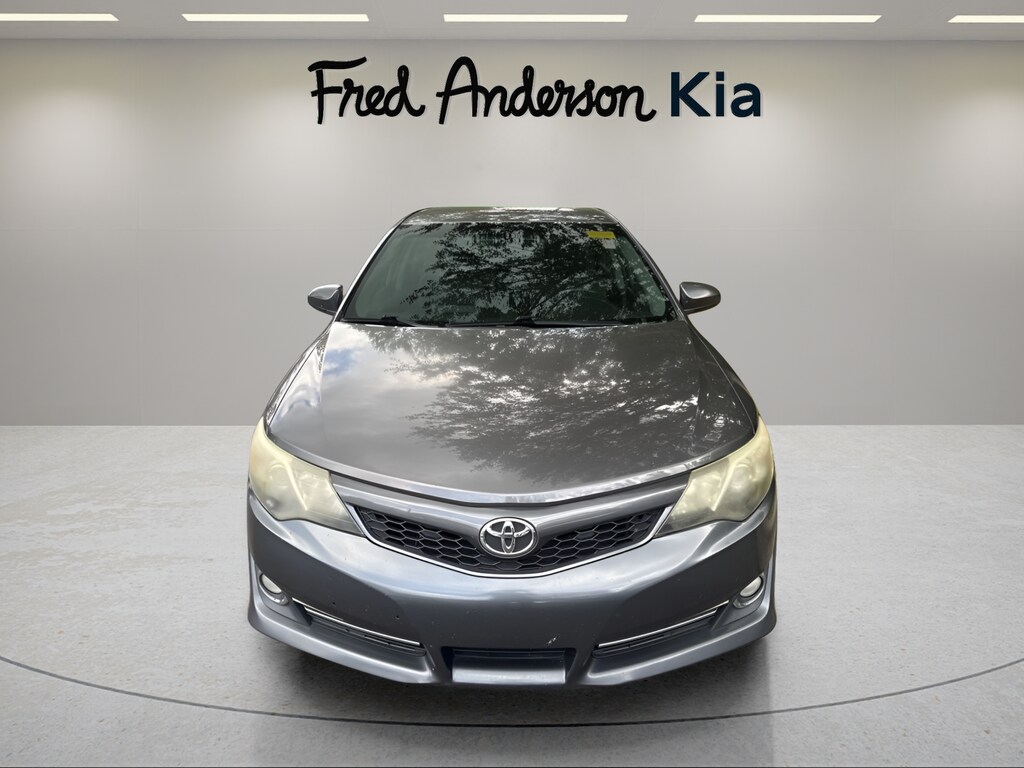 2013 Toyota Camry SE photo 2