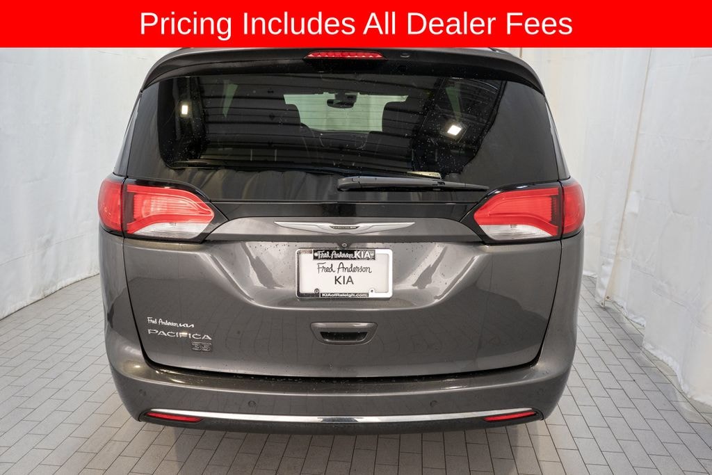 Used 2020 Chrysler Pacifica Touring L Minivan/Van