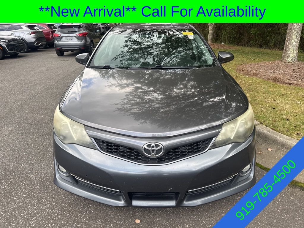 2013 Toyota Camry SE photo 2