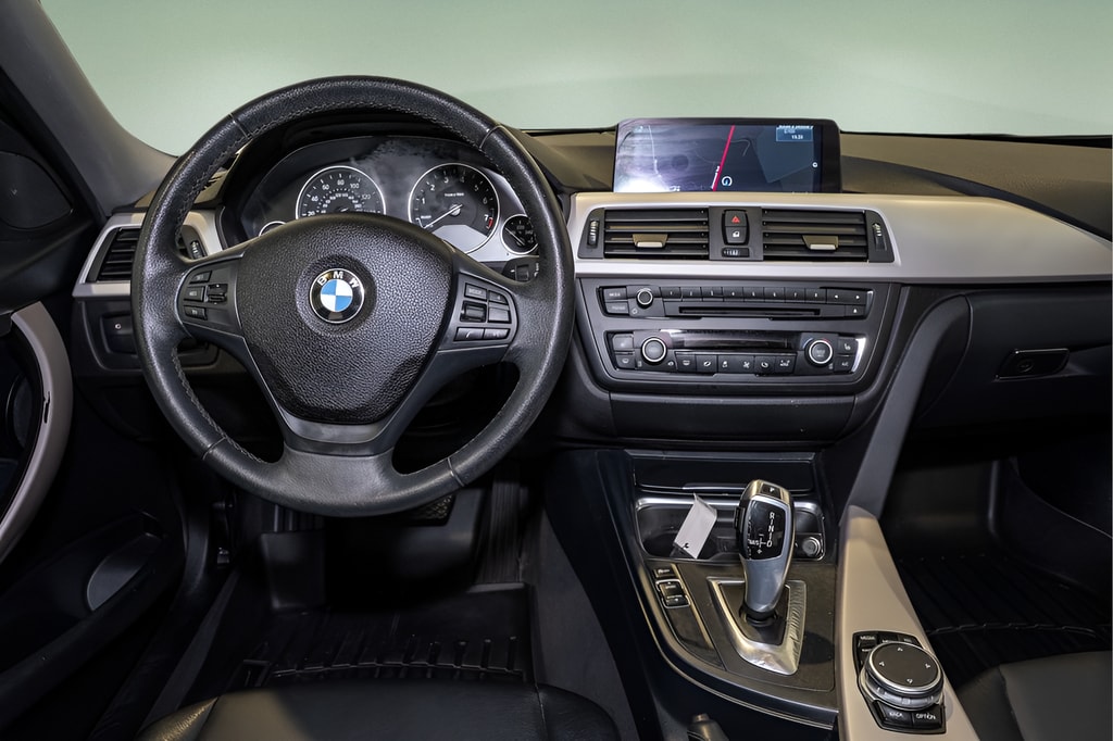2015 Bmw 320i Sedan photo 3