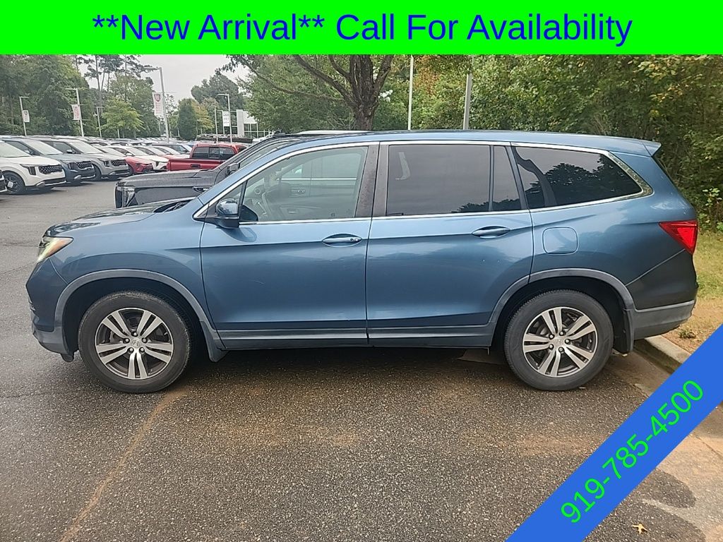 2017 Honda Pilot EX photo 2