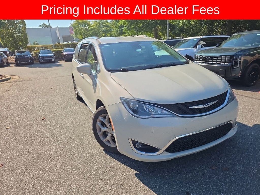 Used 2017 Chrysler Pacifica Touring L Plus Minivan/Van