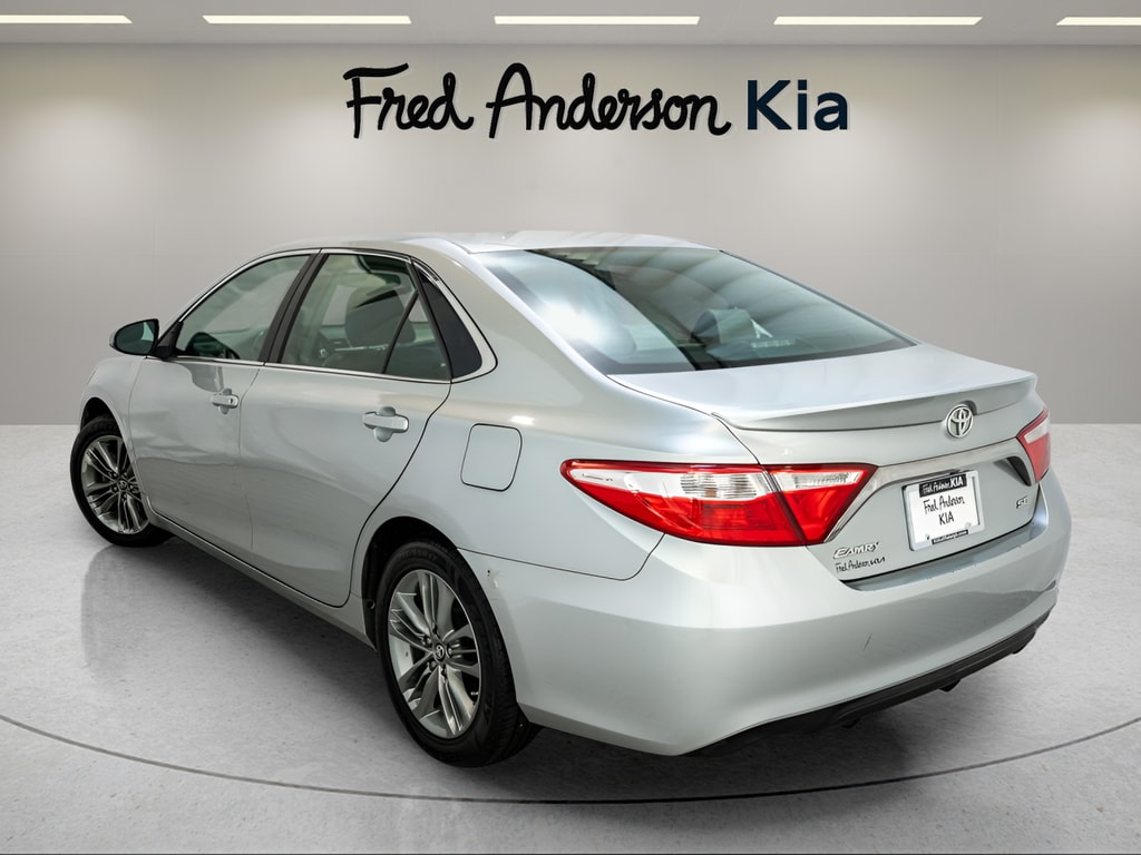 Used 2016 Toyota Camry SE Sedan