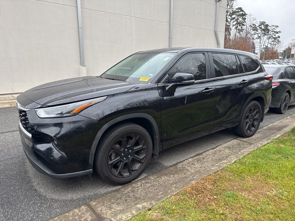 Used 2023 Toyota Highlander LE SUV