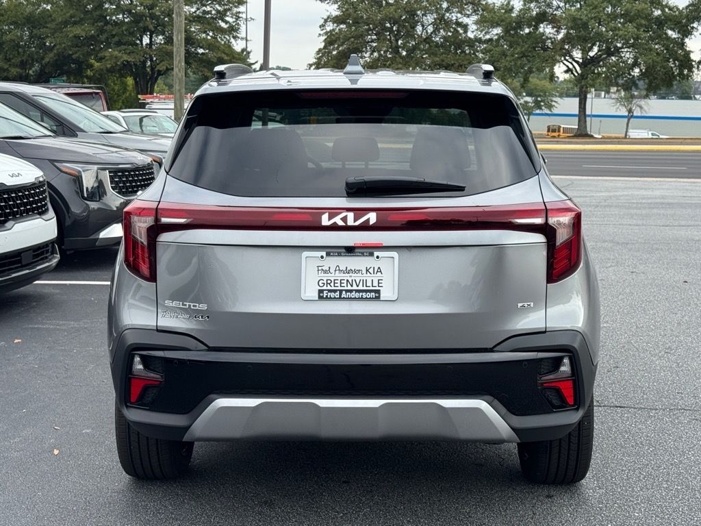 2026 Kia Seltos SX photo 2