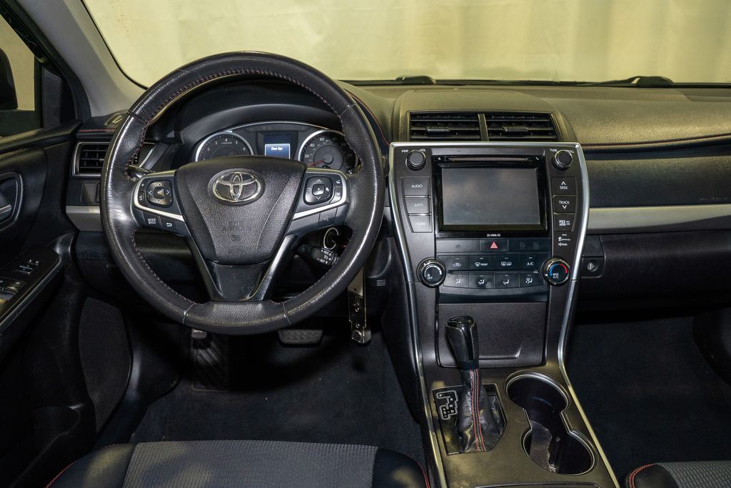 2017 Toyota Camry LE photo 3