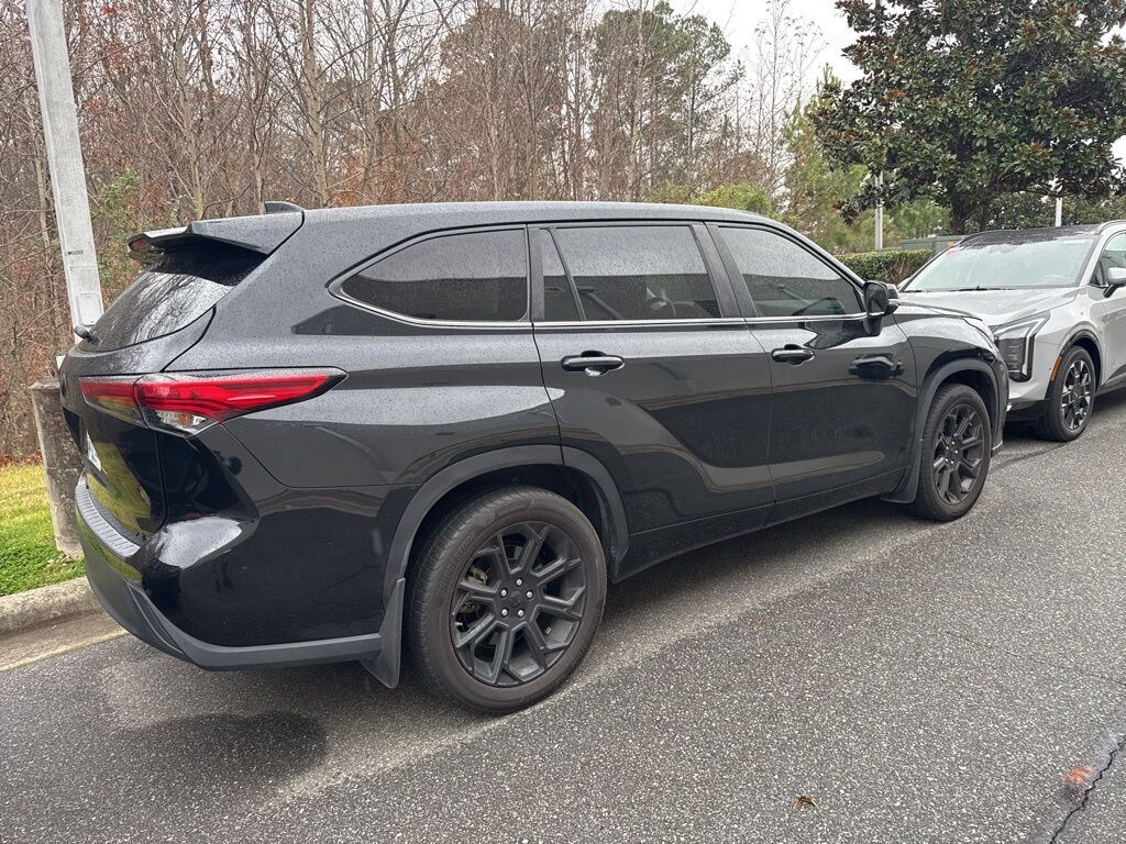 Used 2023 Toyota Highlander LE SUV