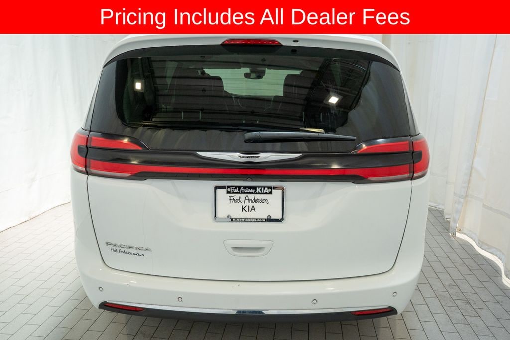 Used 2023 Chrysler Pacifica Touring L Minivan/Van