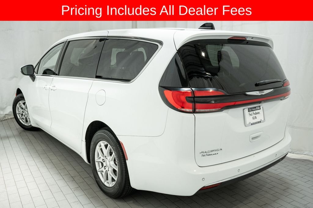 Used 2023 Chrysler Pacifica Touring L Minivan/Van