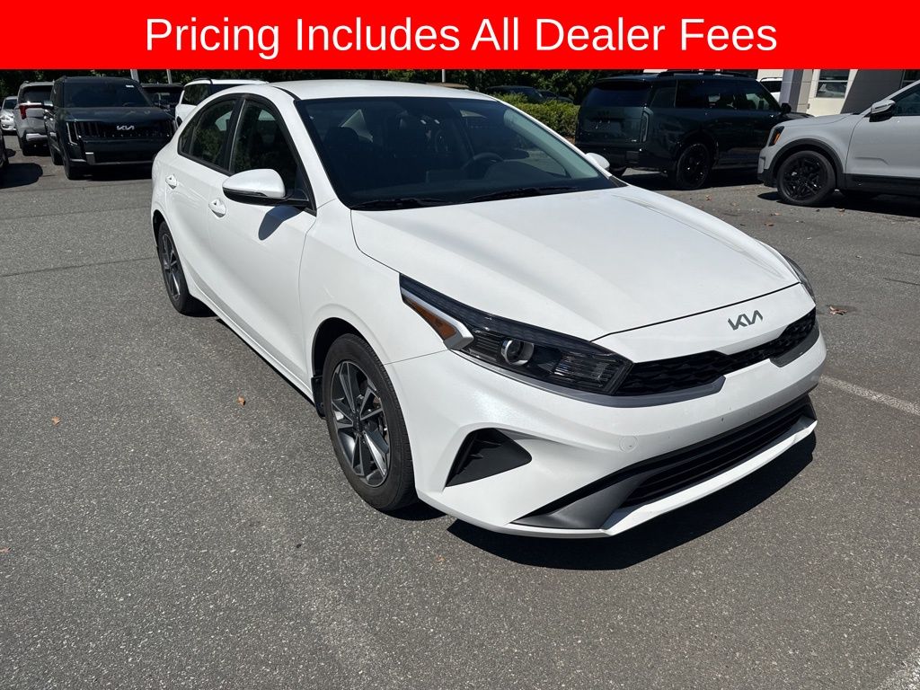2023 Kia Forte LXS AT's photo