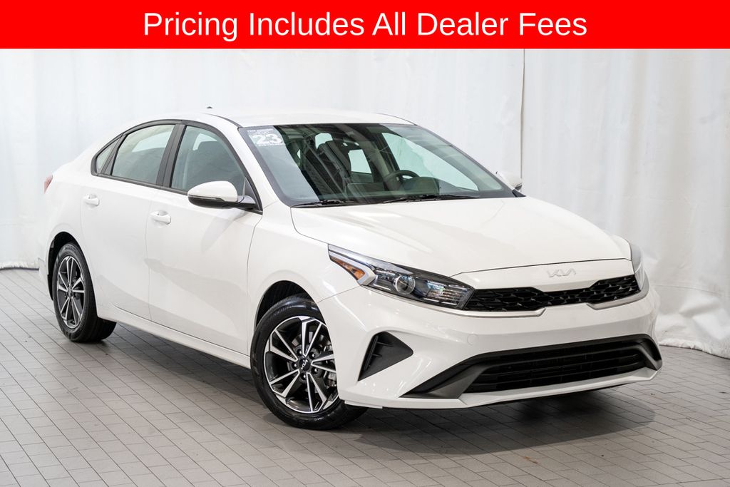 2023 Kia Forte LXS AT's photo