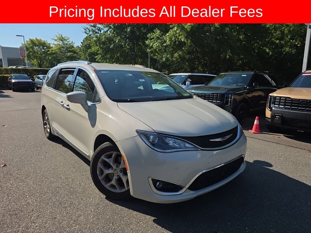 Used 2017 Chrysler Pacifica Touring L Plus Minivan/Van