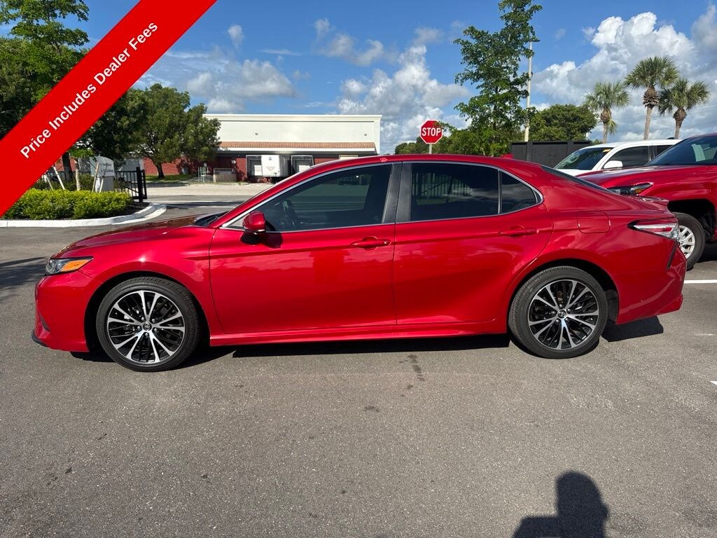 Used 2020 Toyota Camry SE Sedan
