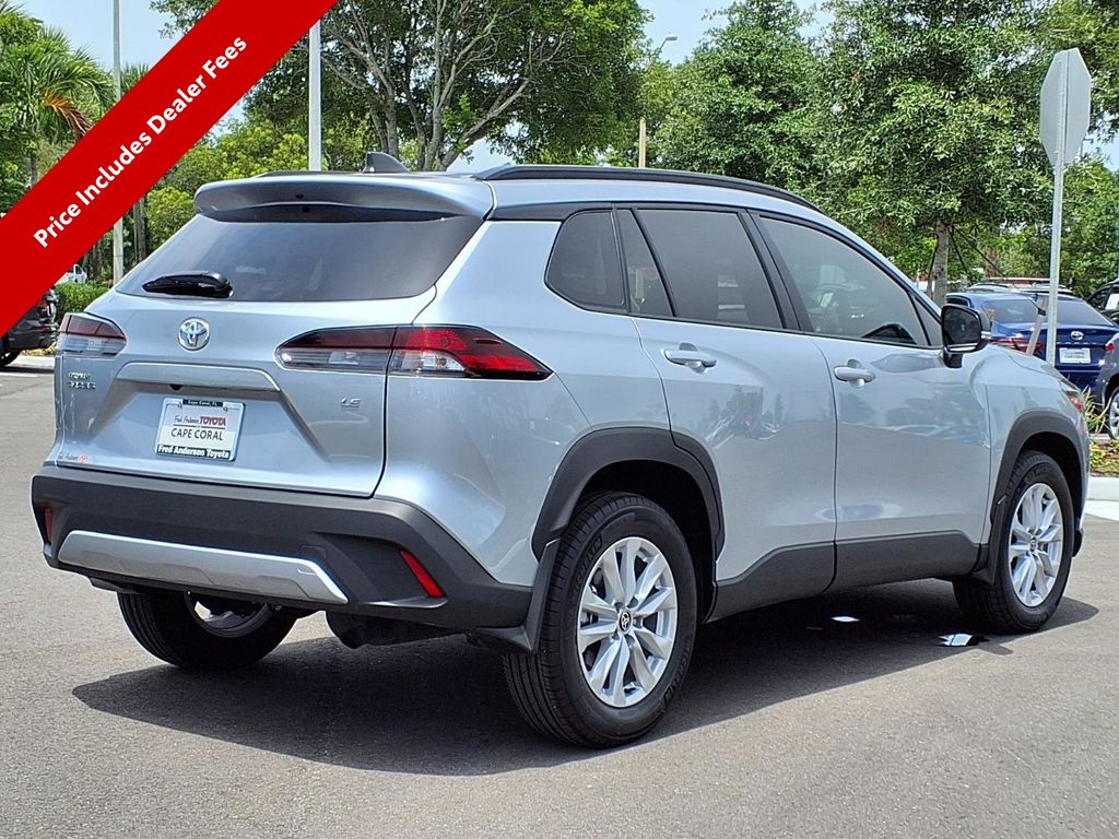 2026 Toyota Corolla Cross LE - Photo 7