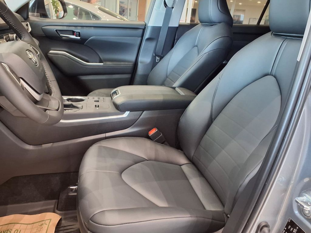 2026 Toyota Highlander XLE - Photo 19