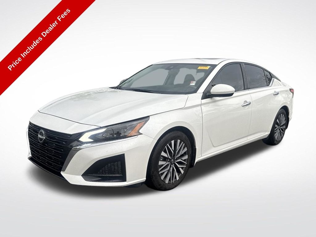 Used 2024 Nissan Altima 2.5 SV Sedan