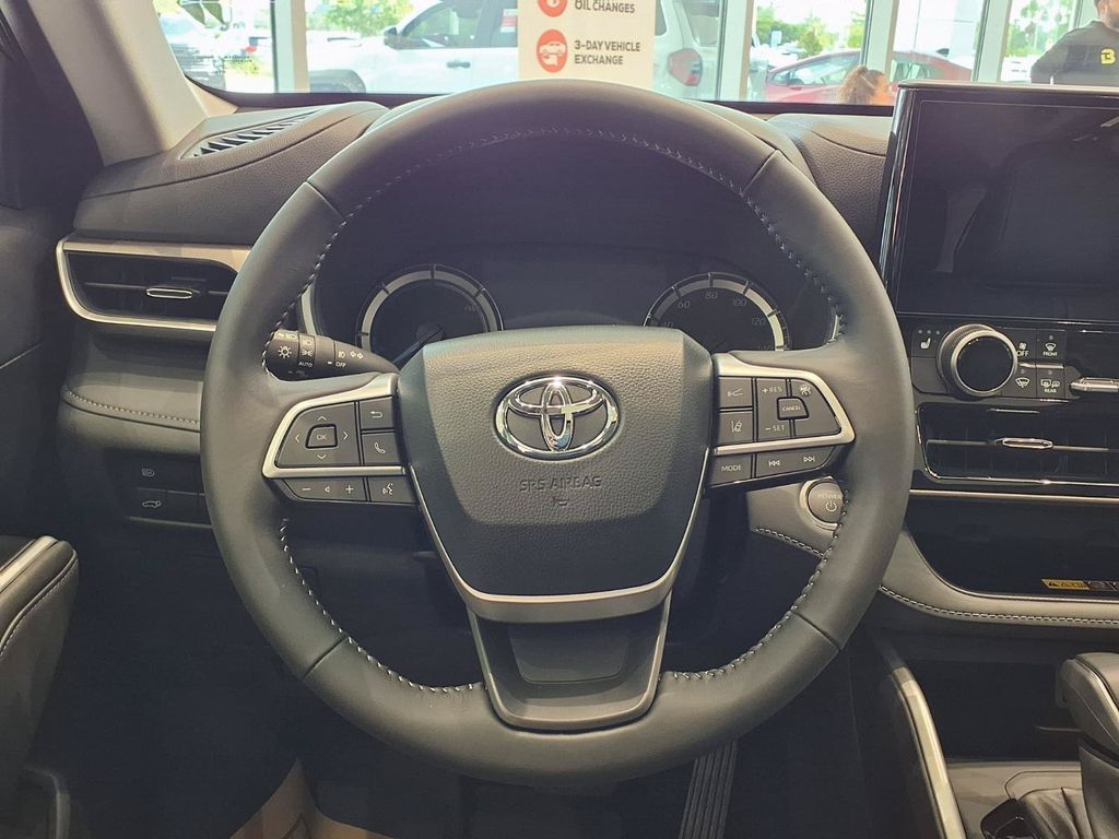 2026 Toyota Highlander XLE - Photo 24