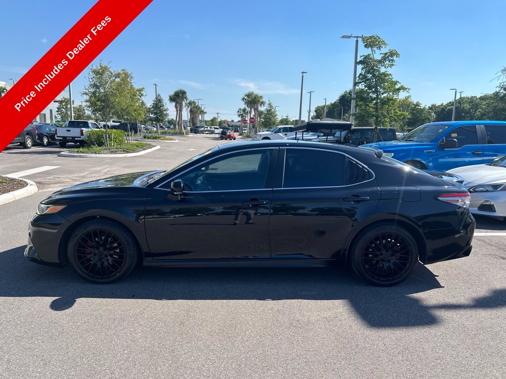 2019 Toyota Camry SE - Photo 3