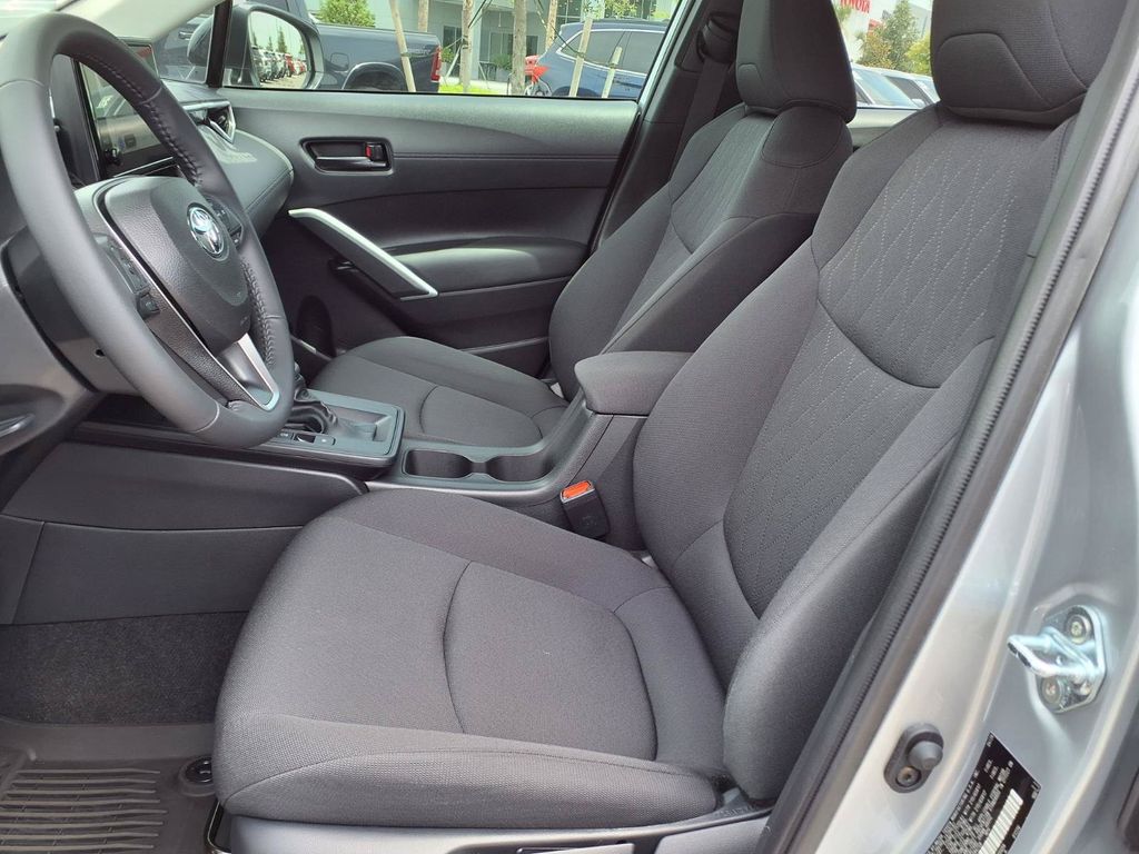 2026 Toyota Corolla Cross LE - Photo 22