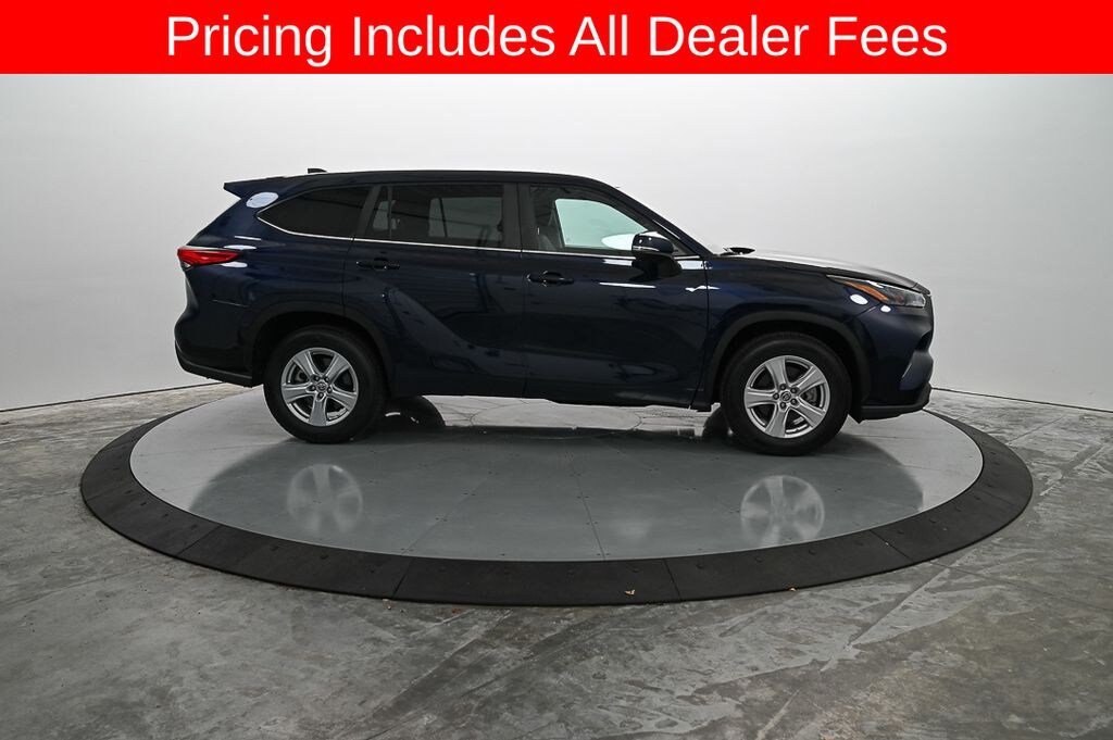 Used 2023 Toyota Highlander LE SUV