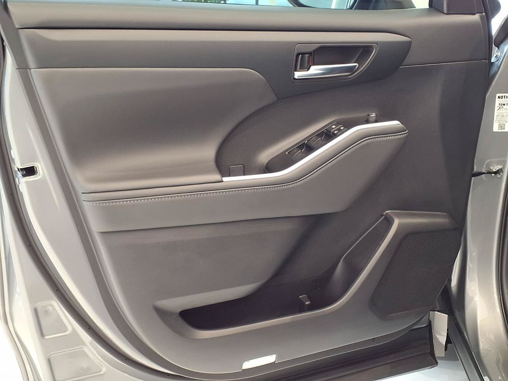 2026 Toyota Highlander XLE - Photo 20
