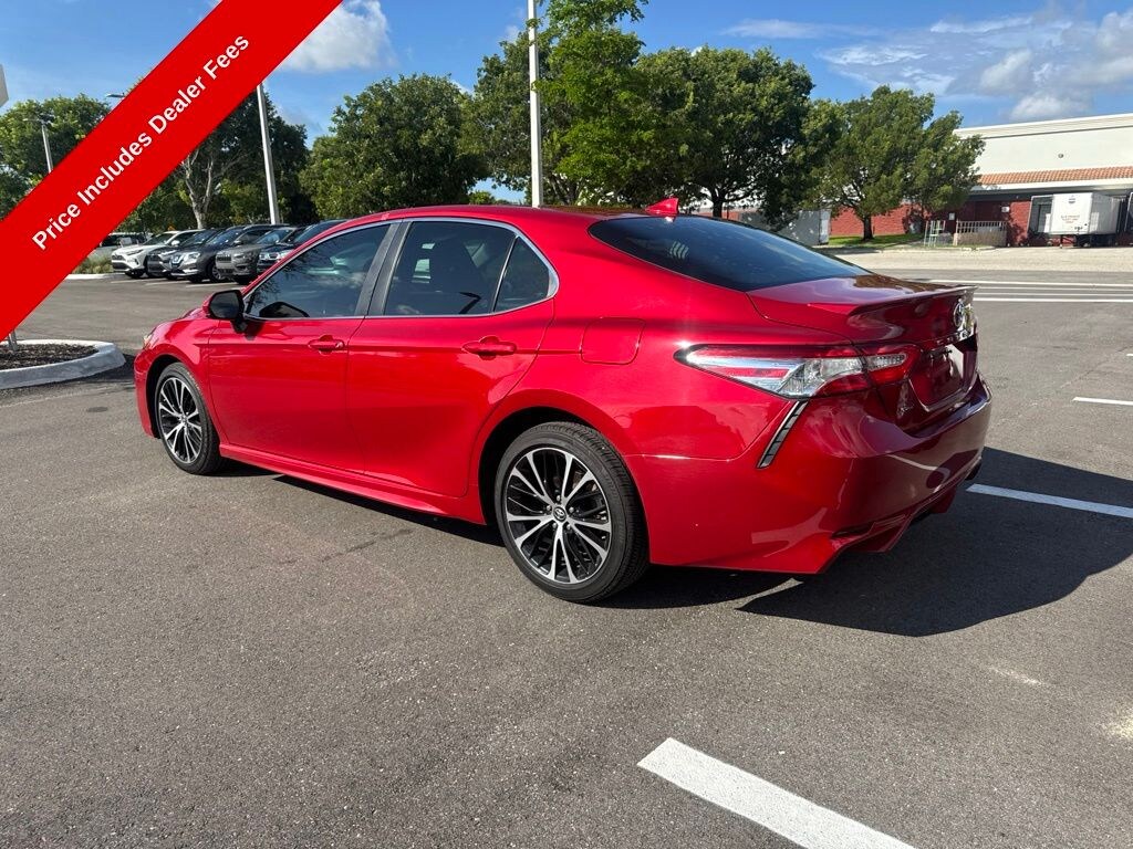 Used 2020 Toyota Camry SE Sedan