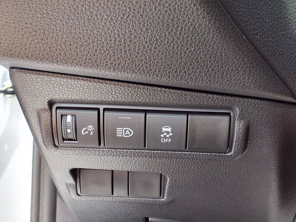 2026 Toyota Corolla Cross LE - Photo 25