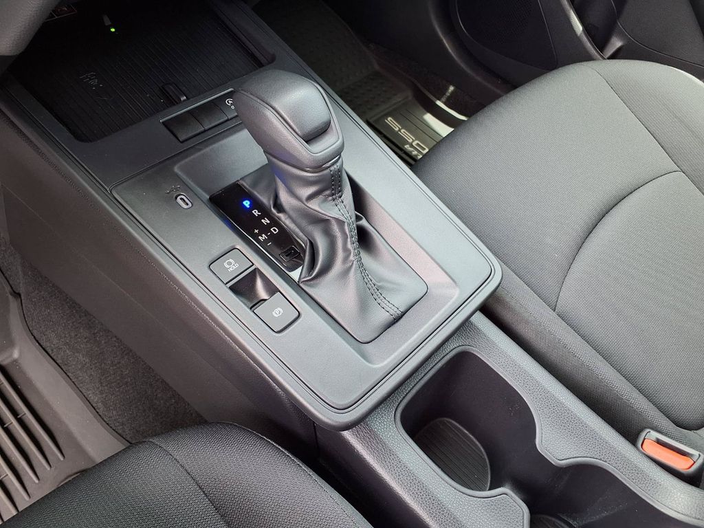 2026 Toyota Corolla Cross LE - Photo 21
