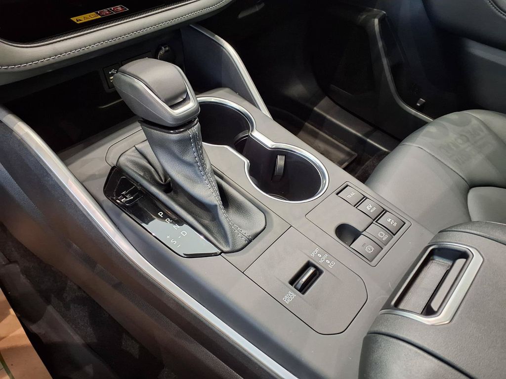 2026 Toyota Highlander XLE - Photo 18