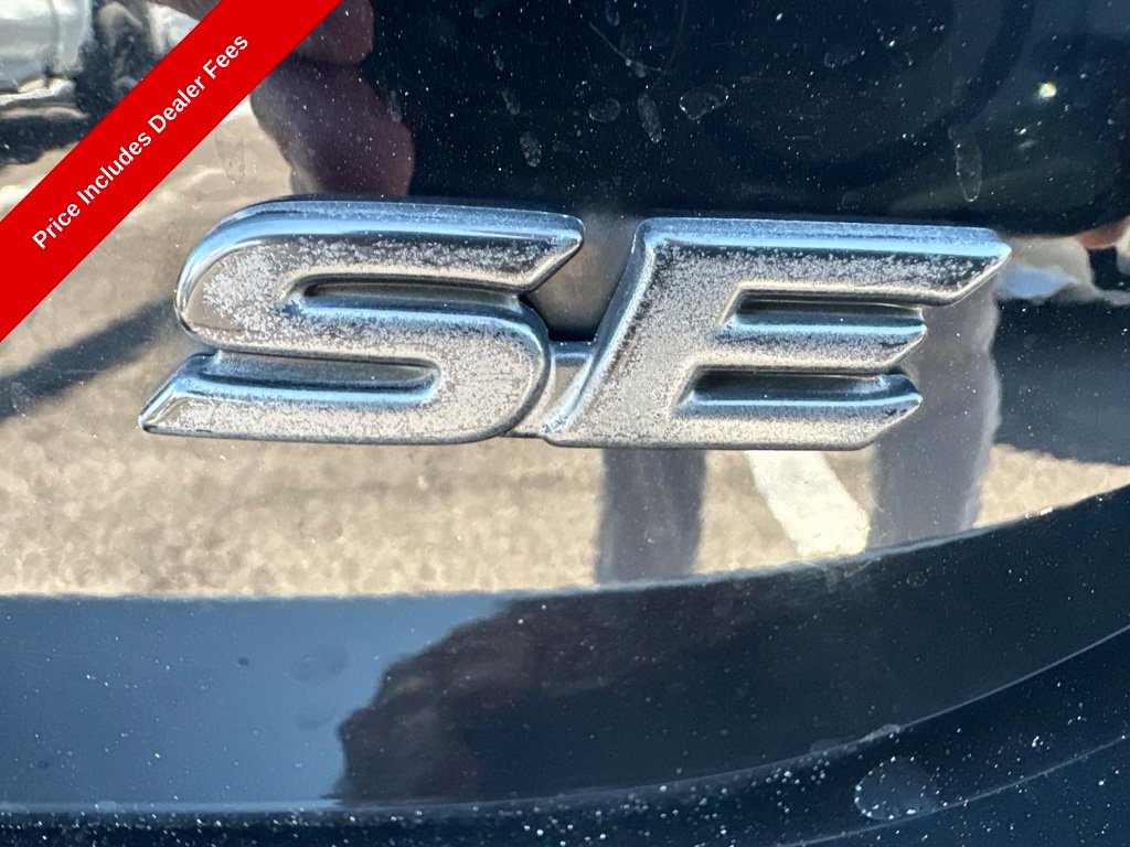 2019 Toyota Camry SE - Photo 8